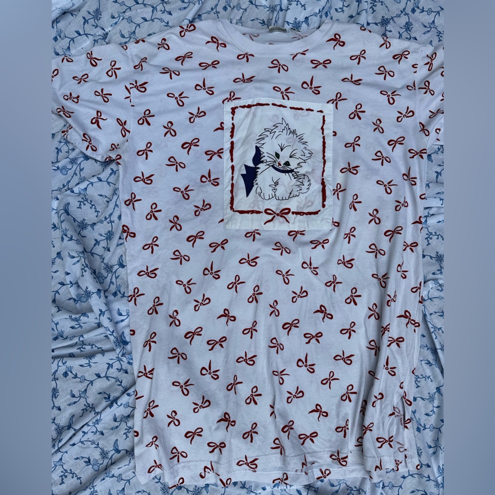 Vintage 90s White and Red Bow and Cat Sleep Tee